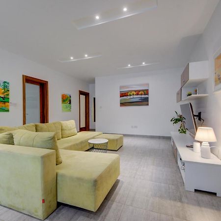 Top Floor Apt With Common Pool Close To All Amenities St. Paul's Bay Exterior foto